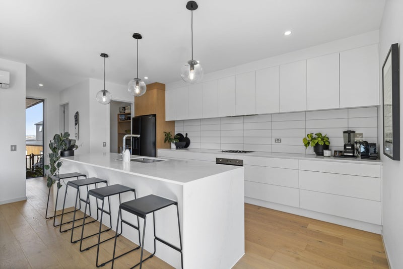 16 Taniwha Street, Wai o Taiki Bay, Auckland - Carousel 2