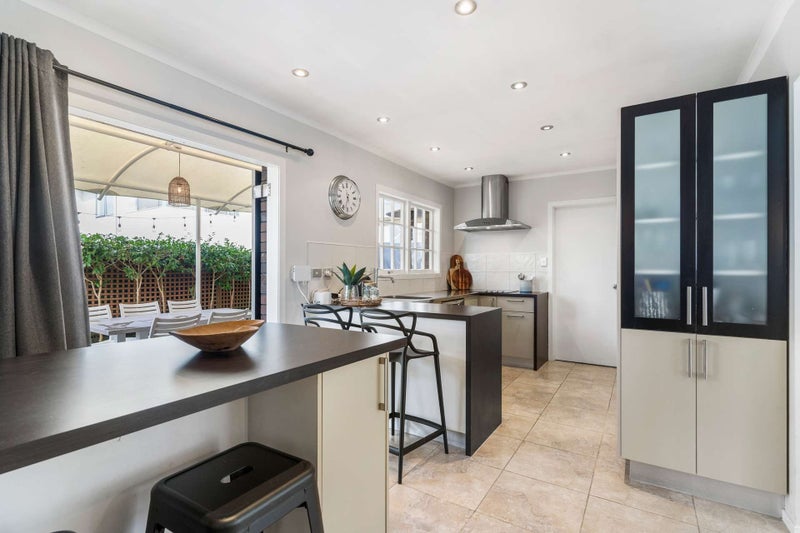 1/4 Jern Place, Eastern Beach, Auckland - Carousel 2