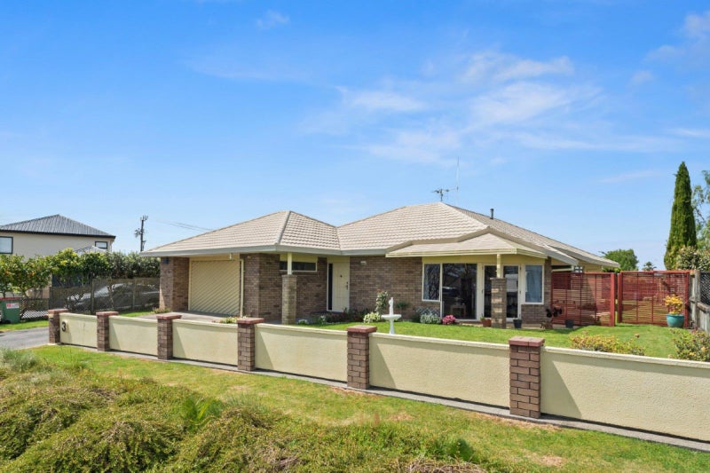 3 Church Road, Pukete, Hamilton - Carousel 1
