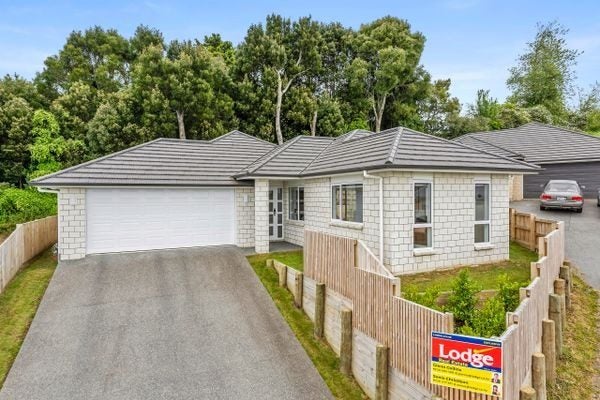 11 Teaview Court, Huntington, Hamilton - Carousel 1