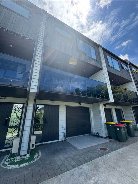 4/864 Mount Eden Road, Three Kings, Auckland - Carousel 2