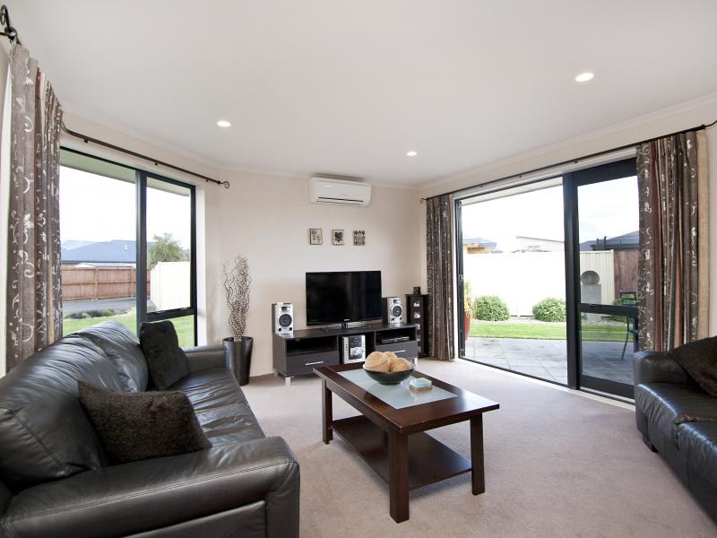 15 Daniel Place, Kelvin Grove, Palmerston North - Carousel 2