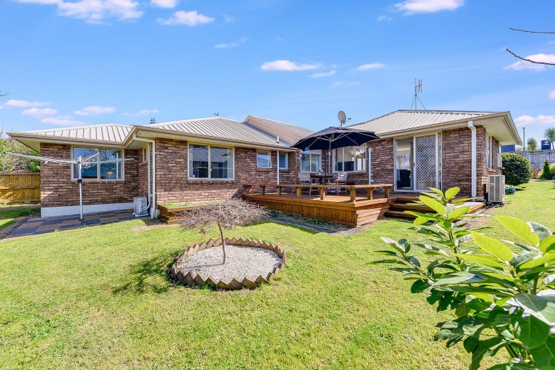 3 Surrey Lane, Glenview, Hamilton - Carousel 2