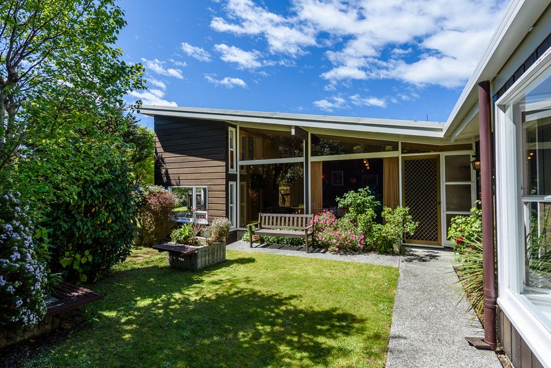 67 Winston Street, Crofton Downs, Wellington - Carousel 1