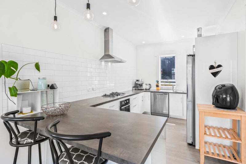 6D Burns Street, Westown, New Plymouth - Carousel 2