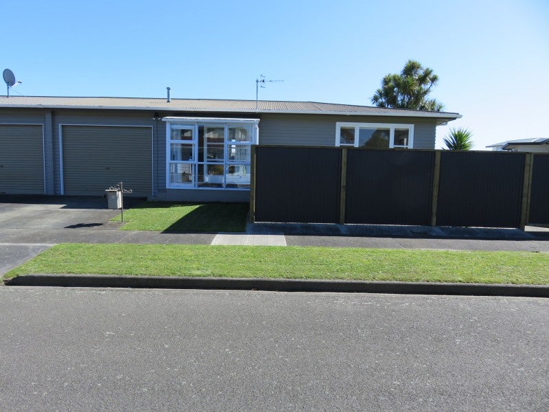 44 Abraham Crescent, Milson, Palmerston North - Carousel 1
