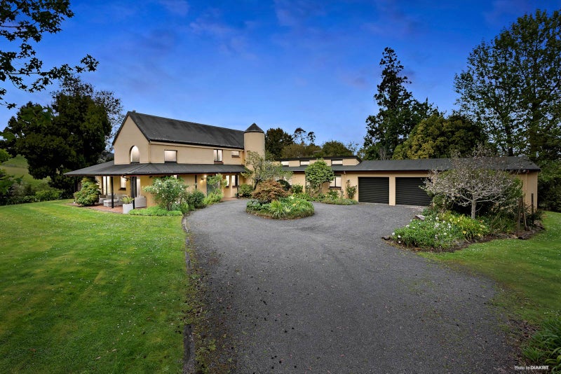 133 Ara-Kotinga, Manurewa - Carousel 1