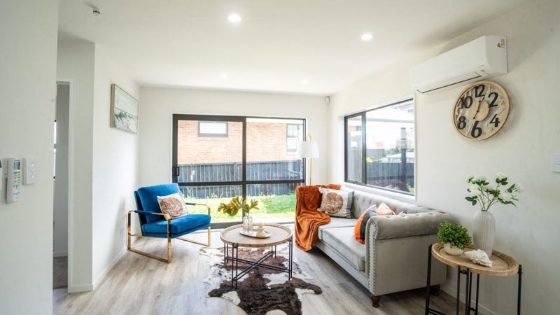 17B McCullough Avenue, Papatoetoe, Auckland - Carousel 1