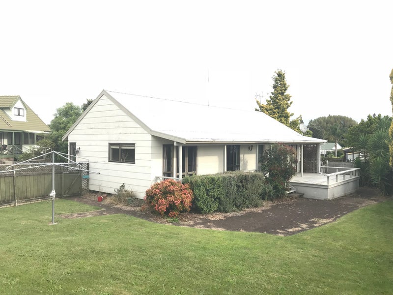 11 McEwan Place, Fitzroy, Hamilton - Carousel 1