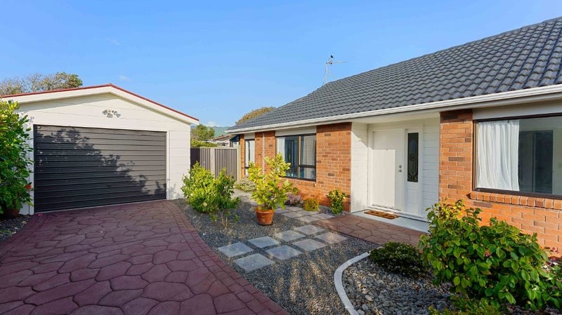23 Reeves Street, Waikanae Beach, Waikanae - Carousel 1