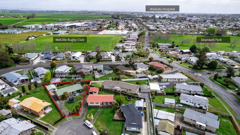 10 Marion Place, Deanwell, Hamilton - Carousel 1