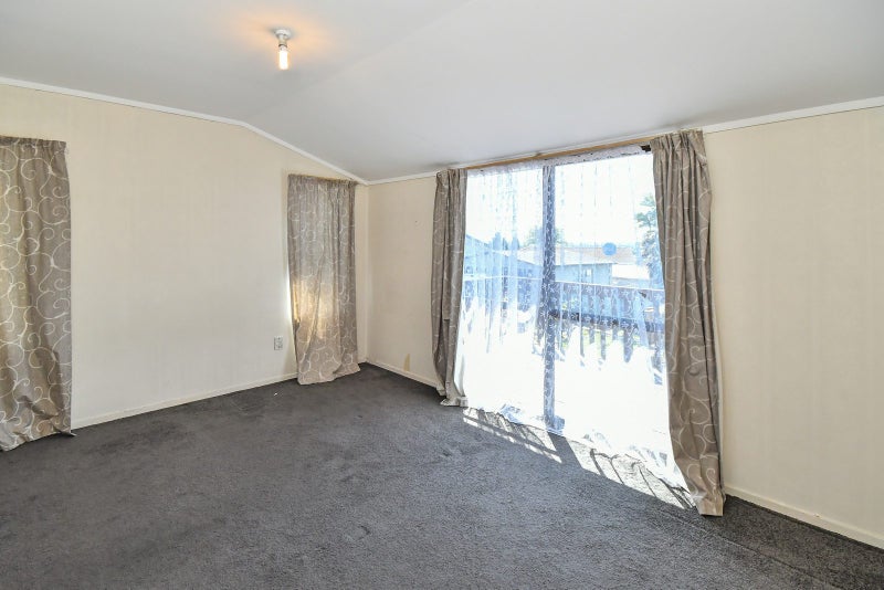 16 Oreti Place, Clover Park, Auckland - Carousel 13