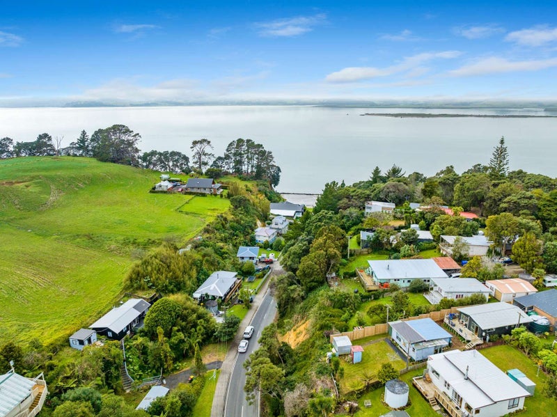 16 Shelly Beach Road, Helensville - Carousel 1
