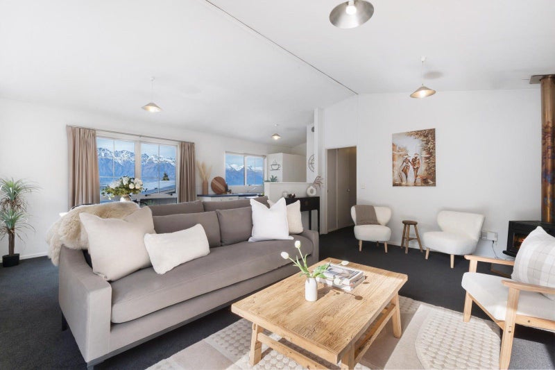 9 Avalon Crescent, Fernhill, Queenstown - Carousel 2