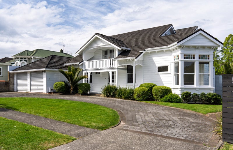 9 Clifford Street, Whataupoko, Gisborne - Carousel 1