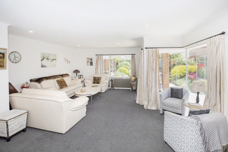9 Tavistock Place, Russley, Christchurch - Carousel 2