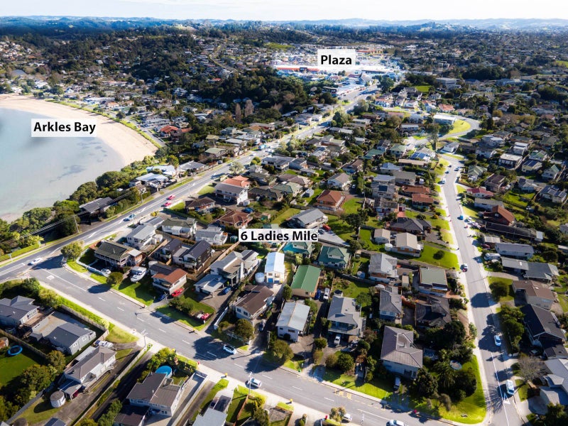 6 Ladies Mile, Manly, Whangaparaoa - Carousel 2