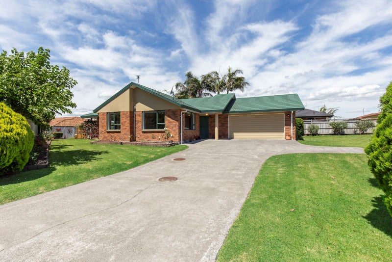 9 Castlehill Court, Wattle Downs, Auckland - Carousel 1
