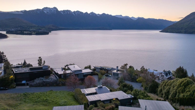 6 Whitbourn Place, Fernhill, Queenstown - Carousel 36