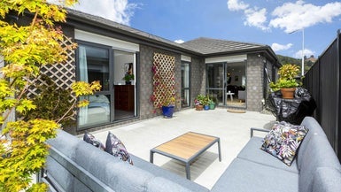 24 Te Kaeaea Crescent, Wallaceville, Upper Hutt - Carousel 1