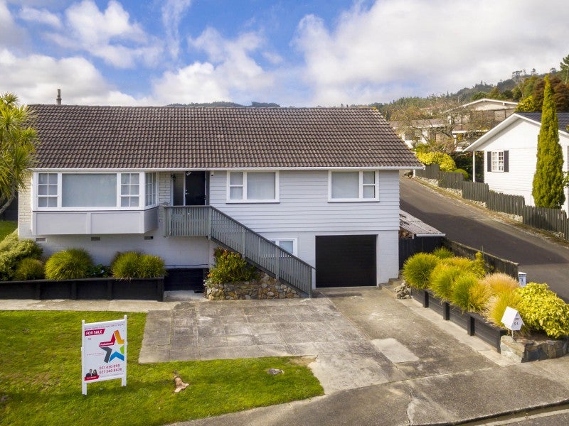 55 Sunbrae Drive, Silverstream, Upper Hutt - Carousel 1