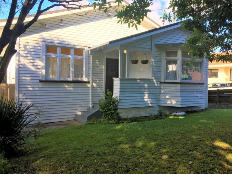 108 Owairaka Avenue, Mount Albert, Auckland - Carousel 2