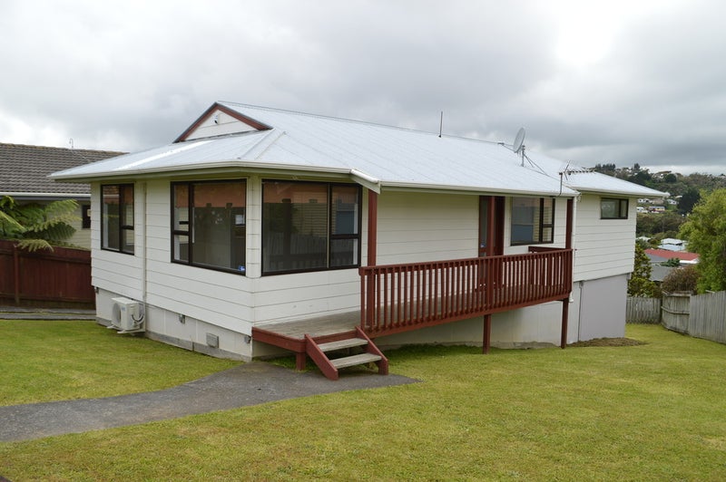 28 Beaumaris Crescent, Ascot Park, Porirua - Carousel 1