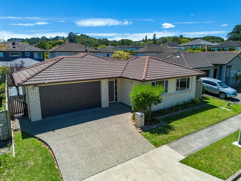 74 Baverstock Road, Flat Bush, Auckland - Carousel 1