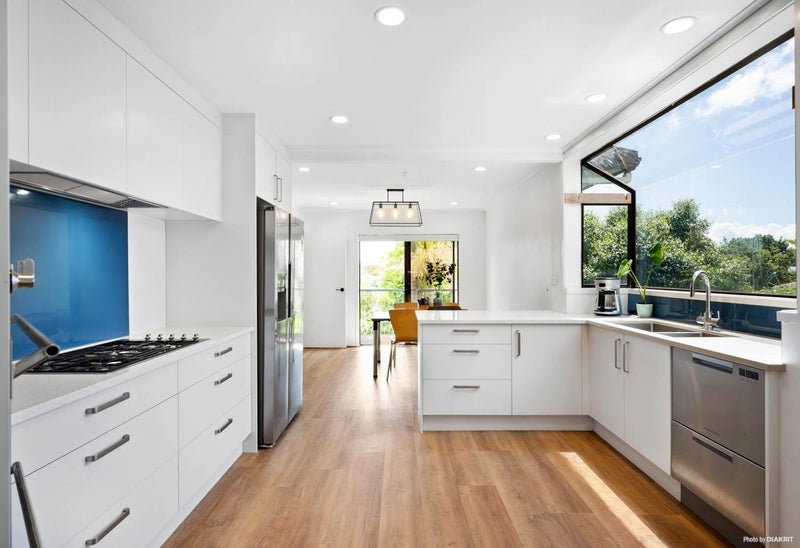 9 Kingussie Place, Highland Park, Auckland - Carousel 2