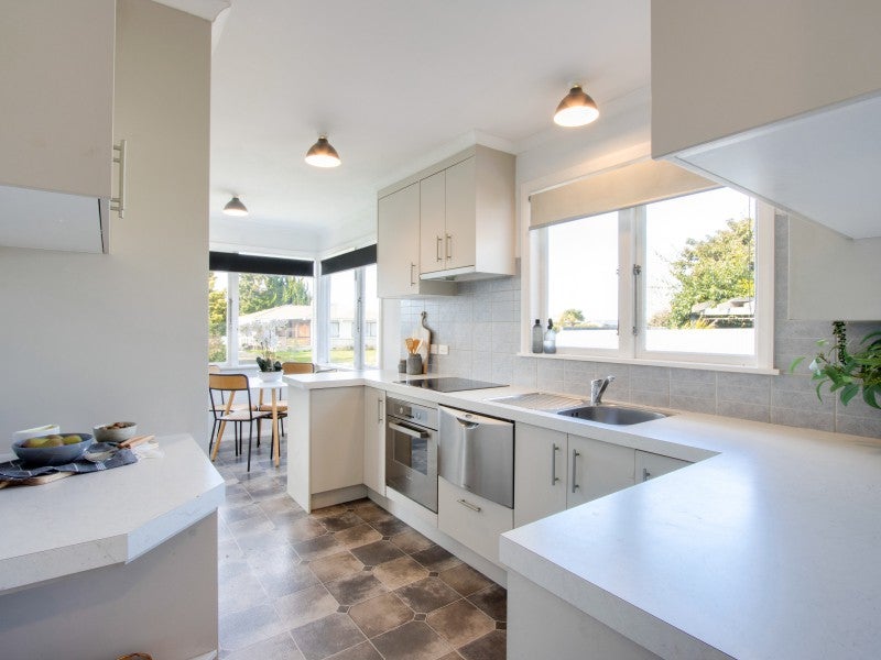 7 Dunn Place, Pirimai, Napier - Carousel 2