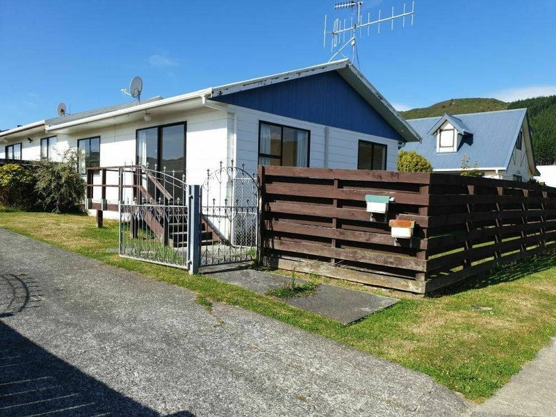 8A Weymouth Grove, Wainuiomata, Lower Hutt - Carousel 1