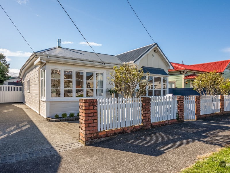 27 Emerson Street, Petone, Lower Hutt - Carousel 19