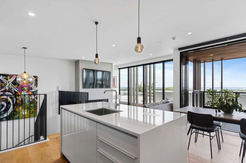 2/2 Turakina Street, Grey Lynn, Auckland - Carousel 1