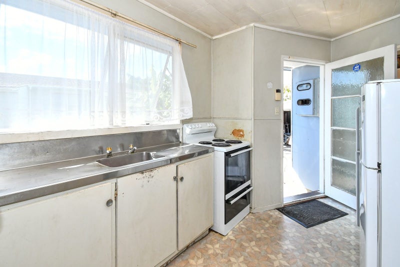 71 Te Irirangi Drive, Clover Park, Auckland - Carousel 2