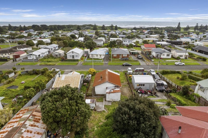10 Matai Street, Castlecliff, Whanganui - Carousel 1