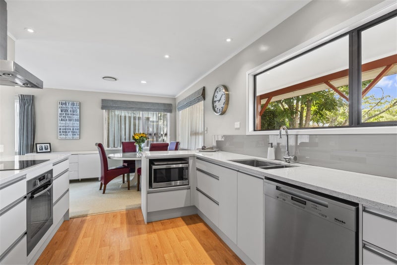 3 Scarlock Avenue, Browns Bay, Auckland - Carousel 2