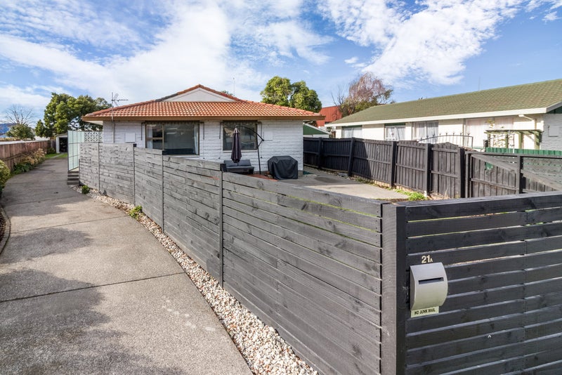 21A Castile Place, Belfast, Christchurch - Carousel 1