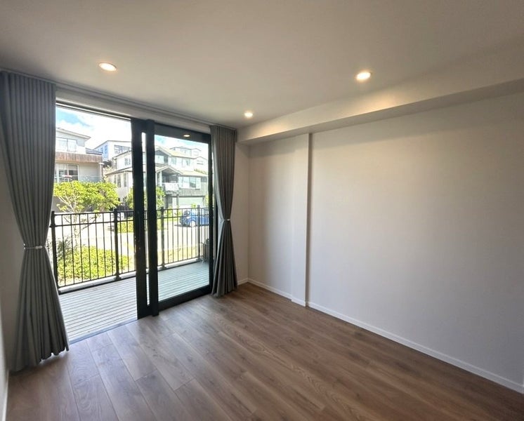 9/19 Windlass Street, Long Bay, Auckland - Carousel 2