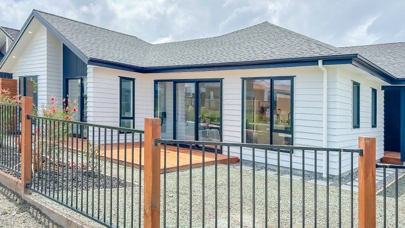 4 Moyle Street, Wainui, Wainui - Carousel 1