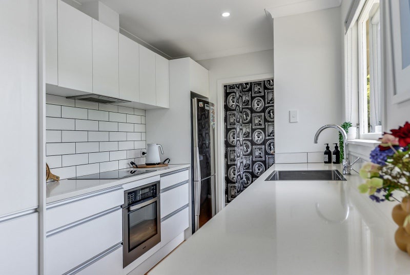 3 Acacia Crescent, Glenview, Hamilton - Carousel 2