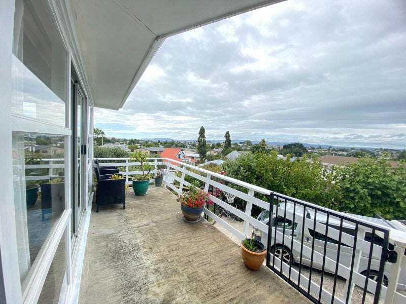 27 Warwick Place, Brookfield, Tauranga - Carousel 2