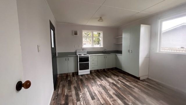 31 Blueberry Grove, Timberlea, Upper Hutt - Carousel 2