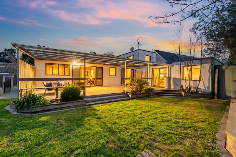 10 McHattie Lane, Clouston Park, Upper Hutt - Carousel 1