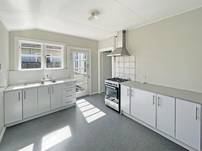 430 Jackson Street, Petone, Lower Hutt - Carousel 2