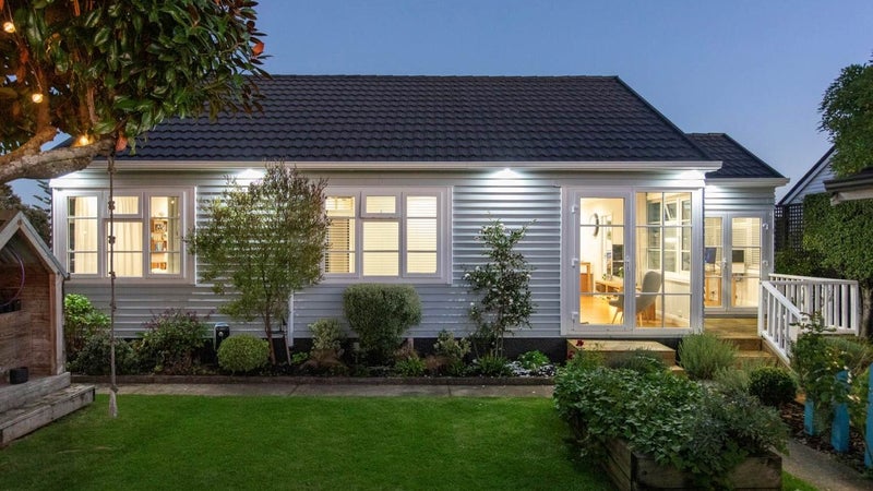 18 Court Crescent, Panmure, Auckland - Carousel 1