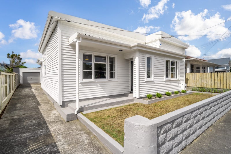 12 Cuba Street, Petone, Lower Hutt - Carousel 16