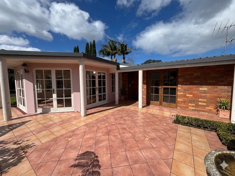 15 Pukenui Road, Epsom, Auckland - Carousel 1