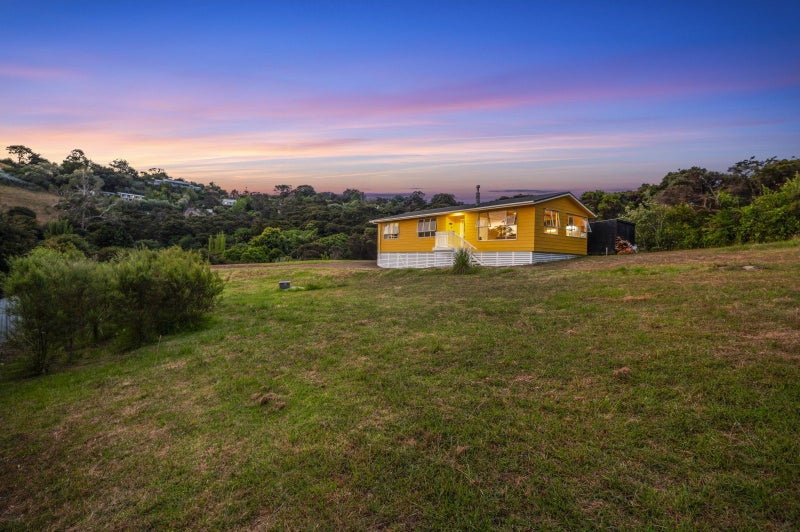 12 Te Toki Road, Ostend, Waiheke Island - Carousel 1