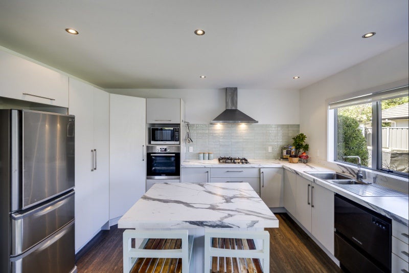 16 Begley Place, Frimley, Hastings - Carousel 2