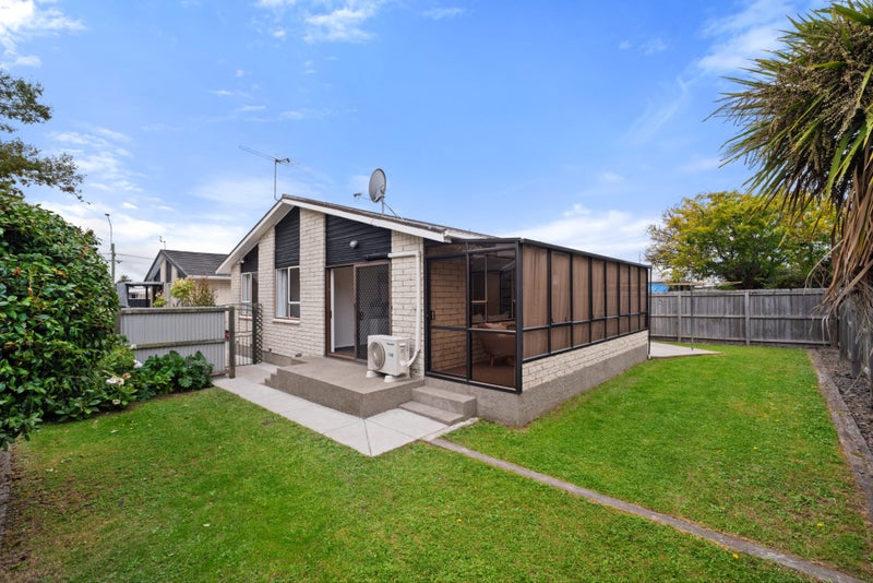2/32 Prestons Road, Redwood, Christchurch - Carousel 2